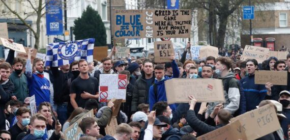 Taraftar ayaklandı, Chelsea geri adım atıyor