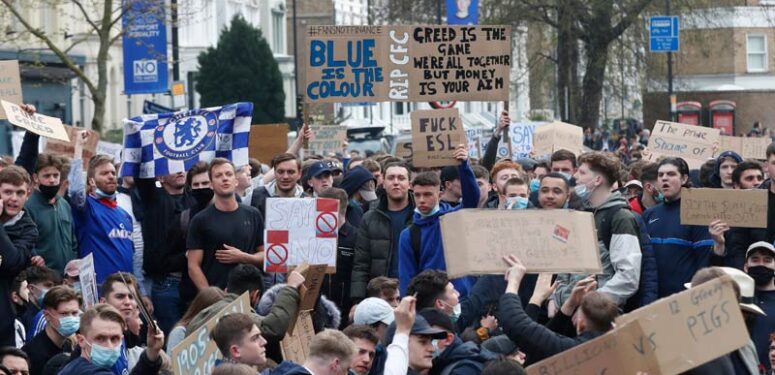 Taraftar ayaklandı, Chelsea geri adım atıyor