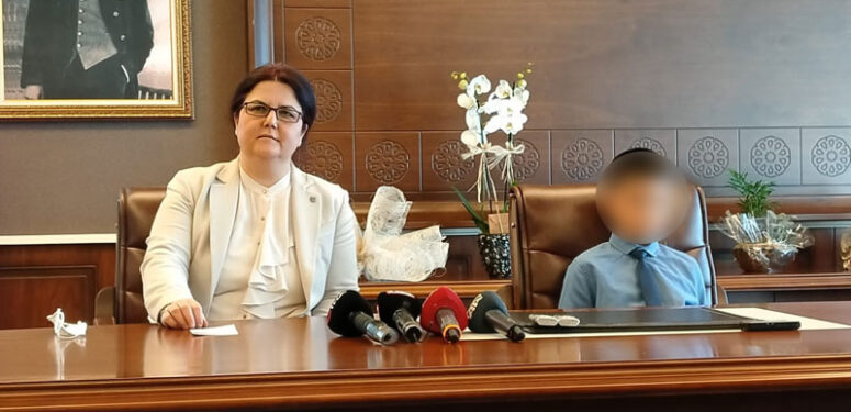Aile Bakanı Derya Yanık, koruma altındaki çocuğu ifşa etti, tepkiler gecikmedi