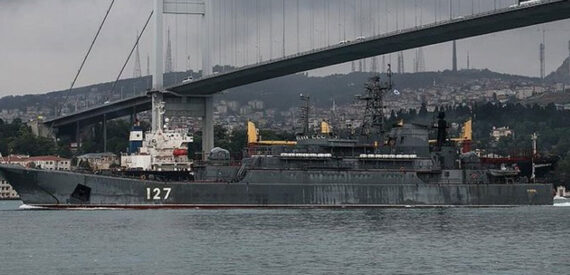 Karadeniz ısınıyor! Rus savaş gemileri Boğaz’ı geçti