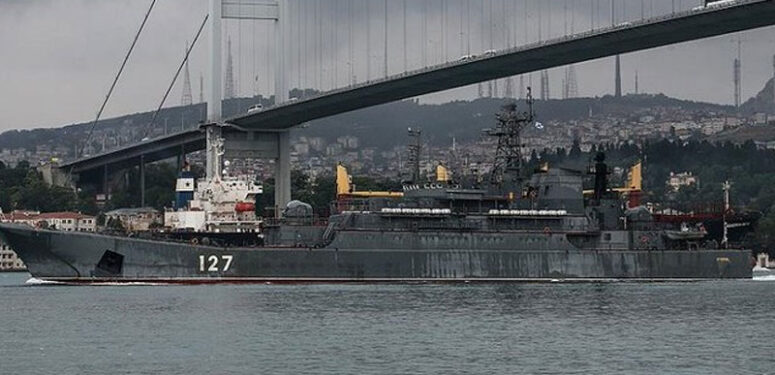 Karadeniz ısınıyor! Rus savaş gemileri Boğaz’ı geçti