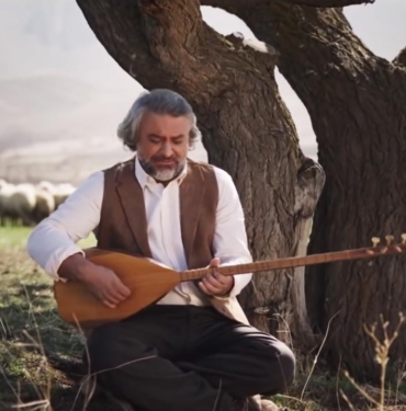 vakifbank-reklaminda-turku-soyleyen-kimdir-a24haber