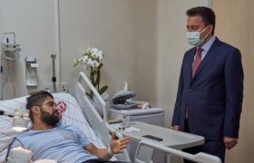 ali-babacan-deva-partisi-saldiriya-ugrayan-doktoru-ziyaret-etti-a24haber