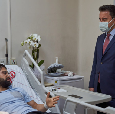 ali-babacan-deva-partisi-saldiriya-ugrayan-doktoru-ziyaret-etti-a24haber