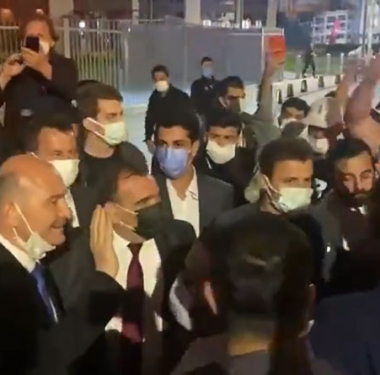 suleyman-soylu-destekcileri-haberturk-binasi-onunde-destek-gosterisi-duzenledi-a24haber