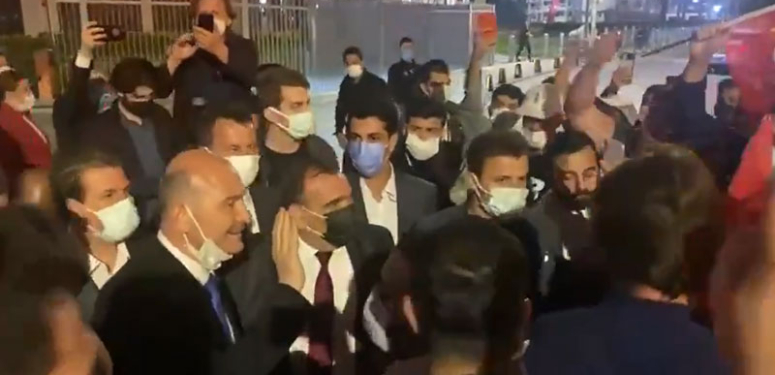 Süleyman Soylu destekçileri Habertürk binası önünde toplandı