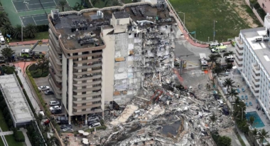 miami-de-12-katli-bina-yikildi-a24haber