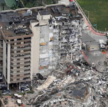 miami-de-12-katli-bina-yikildi-a24haber