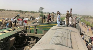 pakistan-da-tren-kazasi-en-az-33-kisi-oldu-a24haber