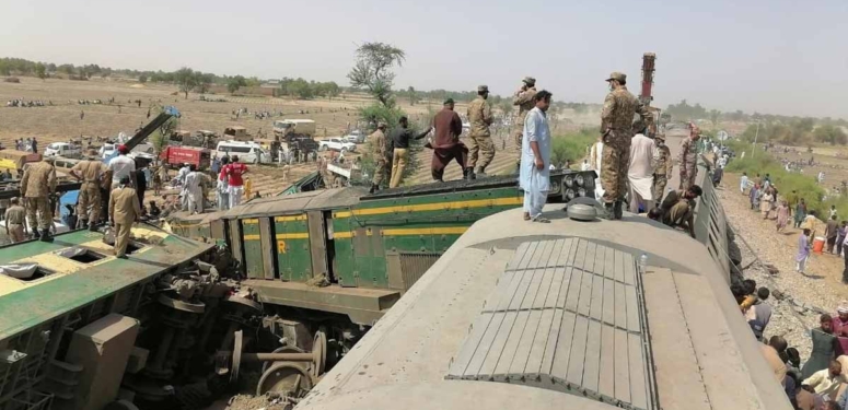 Pakistan’da hızlı tren kazası, en az 36 kişi öldü