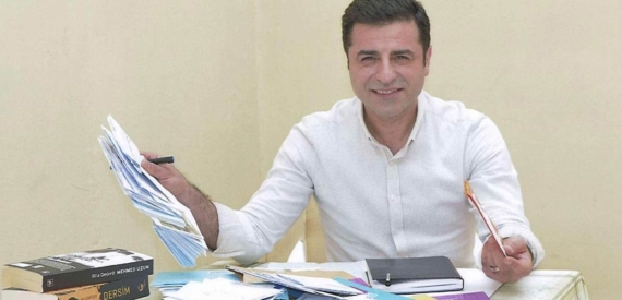 Selahattin Demirtaş ekonomik sıkıntılardan dolayı intihar eden insanların sayısına dikkat çekerek ‘yer yerinden oynamalı’ dedi