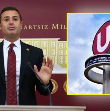 chp-ahmet-akin-metro-u-harfi-simgesini-meclise-tasidi-a24haber