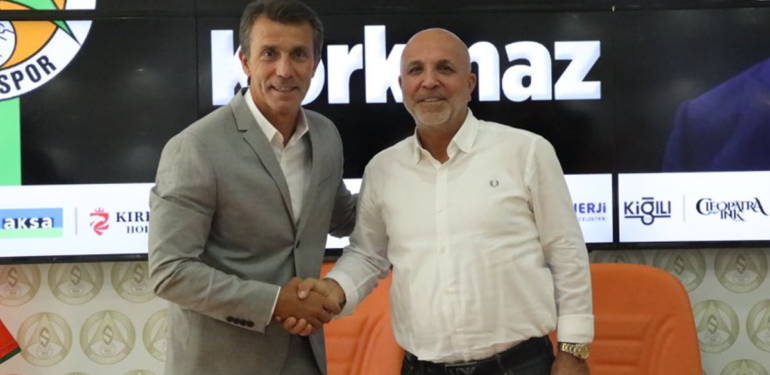 Alanyaspor’un yeni hocası Bülent Korkmaz oldu
