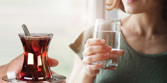 Uzmanlar uyardı: Çok çay içmek su ihtiyacını karşılamıyor