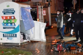 bursa-da-elbise-kumbarasına-sıkışan-kişi-hayatını-kaybetti-a24haber