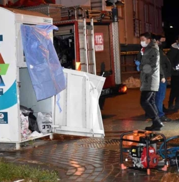 bursa-da-elbise-kumbarasına-sıkışan-kişi-hayatını-kaybetti-a24haber