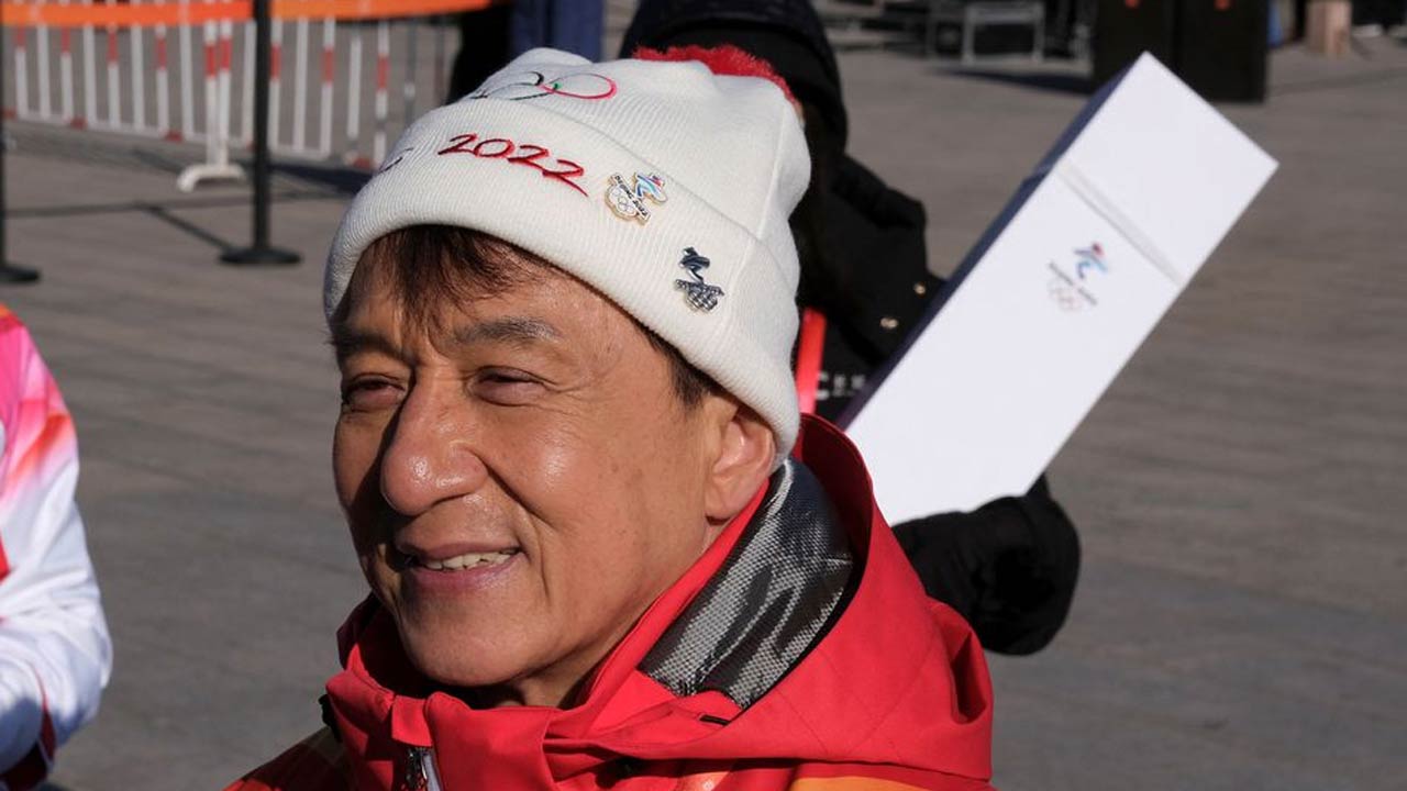 çin-olimpiyat-meşalesini-jackie-chan-taşıdı-a24haber
