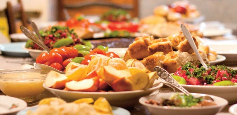 Sahurda uzak durulması gereken yiyecekler! Sakın sofraya getirmeyin, bu besinler susuzluk yapıyor