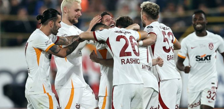 Lider Galatasaray Alanyaspor’u 4 golle geçti
