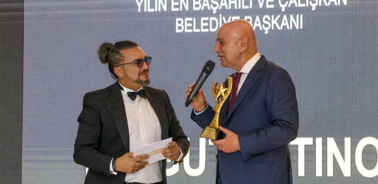 Turgut Altınok “Yılın en başarılı ve en çalışkan belediye başkanı” ödülüne layık görüldü