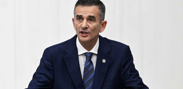 İyi Parti’de ‘yolsuzluk’ iddialarını gündeme getiren Ümit Dikbayır partisinden ihraç edildi